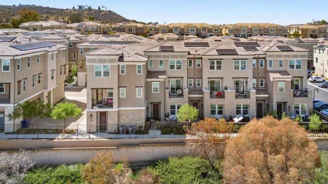 1227 Sunrise 104, San Marcos, CA 92078