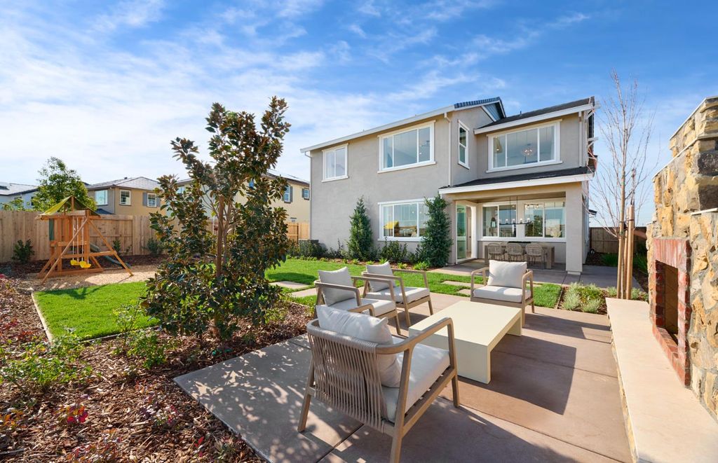 2749 Nicole Gee Dr, Roseville, CA 95747