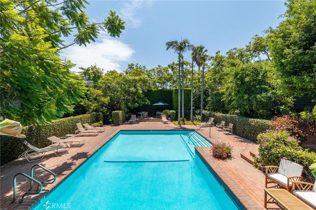 11761 W Sunset, Los Angeles, CA 90049