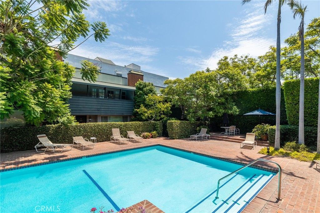 11761 W Sunset, Los Angeles, CA 90049