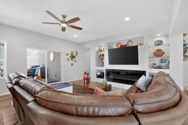 725 Palo Alto Drive NE, Rio Rancho, NM 87144