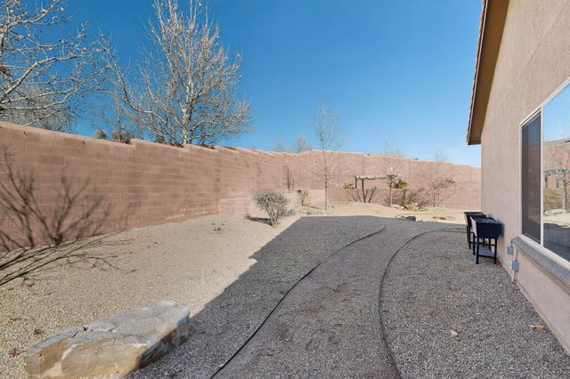 725 Palo Alto Drive NE, Rio Rancho, NM 87144