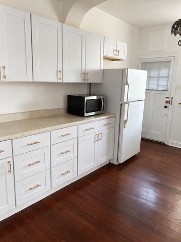 7348 N Ridge Boulevard 13B, Chicago, IL 60645