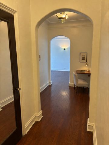 7348 N Ridge Boulevard 13B, Chicago, IL 60645