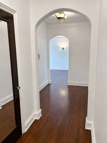 7348 N Ridge Boulevard 13B, Chicago, IL 60645