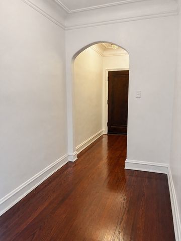 7348 N Ridge Boulevard 13B, Chicago, IL 60645