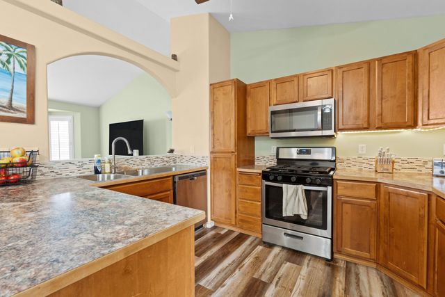 2116 N Tschirley Rd, Greenacres, WA 99016