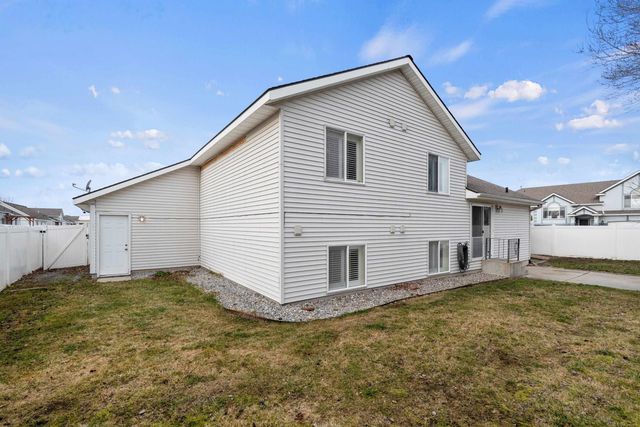 2116 N Tschirley Rd, Greenacres, WA 99016