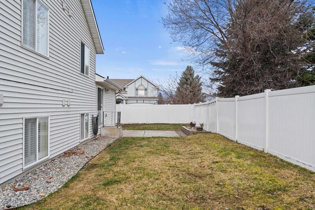 2116 N Tschirley Rd, Greenacres, WA 99016