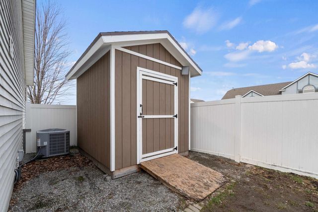 2116 N Tschirley Rd, Greenacres, WA 99016