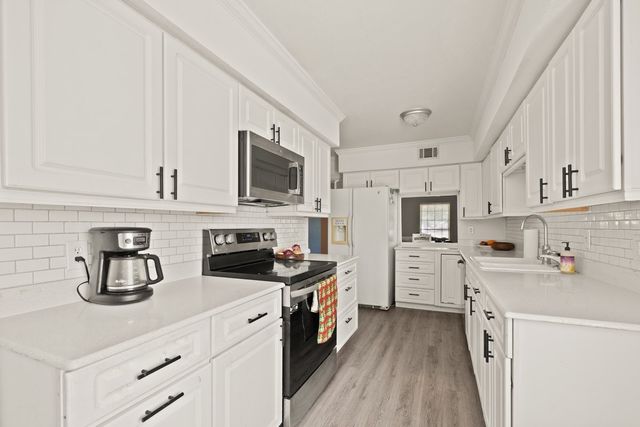 13752 Flagstone Lane, Dallas, TX 75240