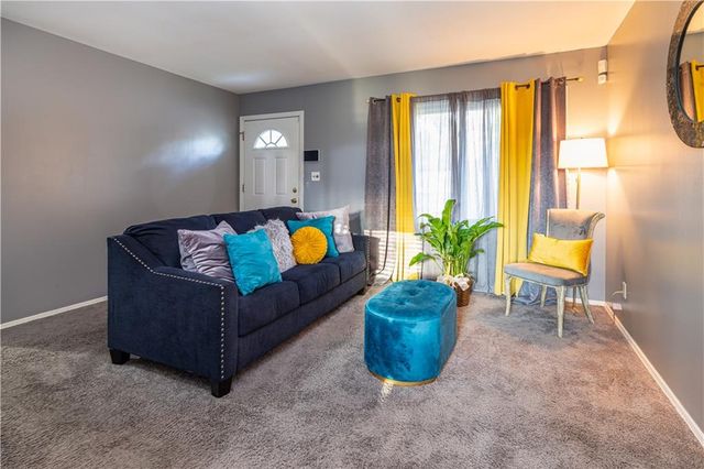 11148 Spring Valley Road, Kansas City, MO 64134