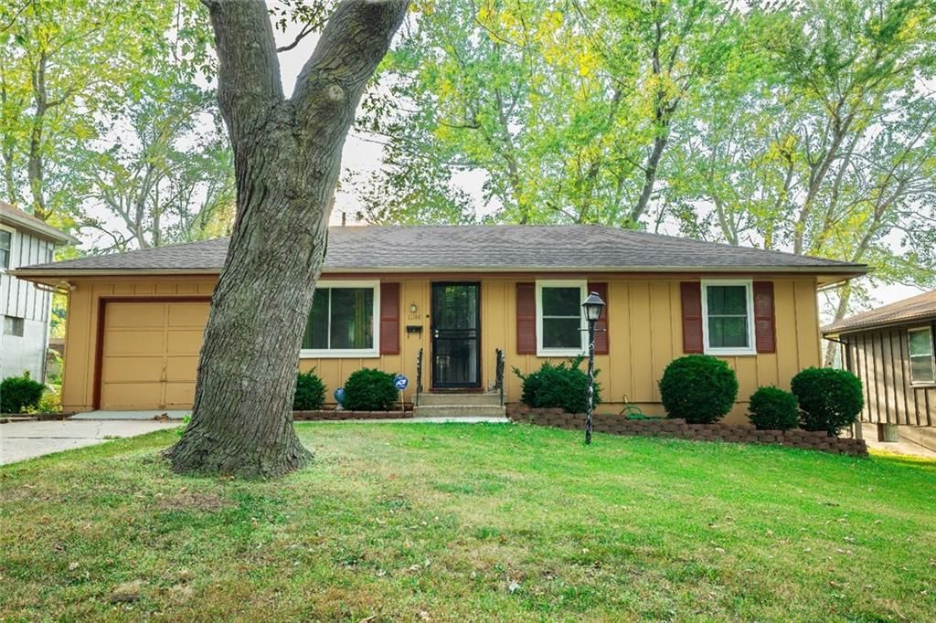 11148 Spring Valley Road, Kansas City, MO 64134