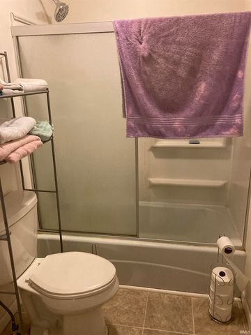 794 S 1225 E, Oakland City, IN 47660