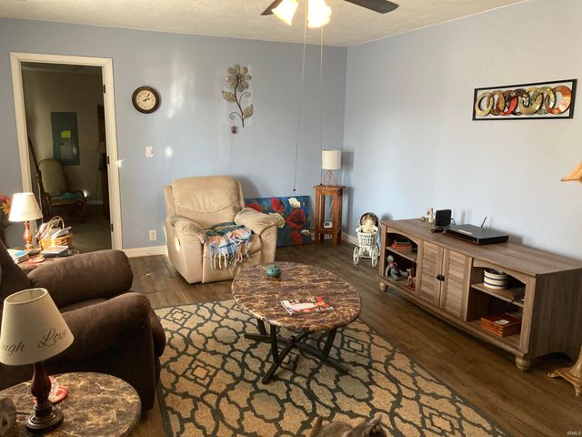 794 S 1225 E, Oakland City, IN 47660