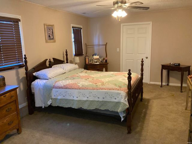 794 S 1225 E, Oakland City, IN 47660