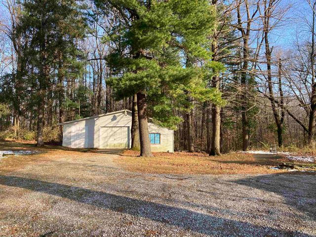 794 S 1225 E, Oakland City, IN 47660