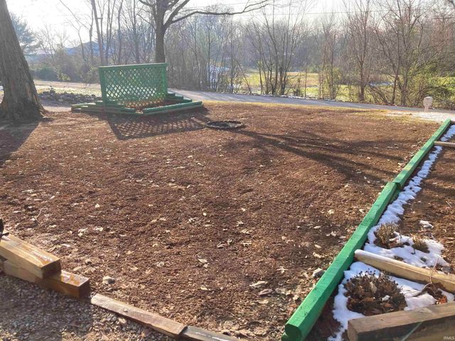 794 S 1225 E, Oakland City, IN 47660