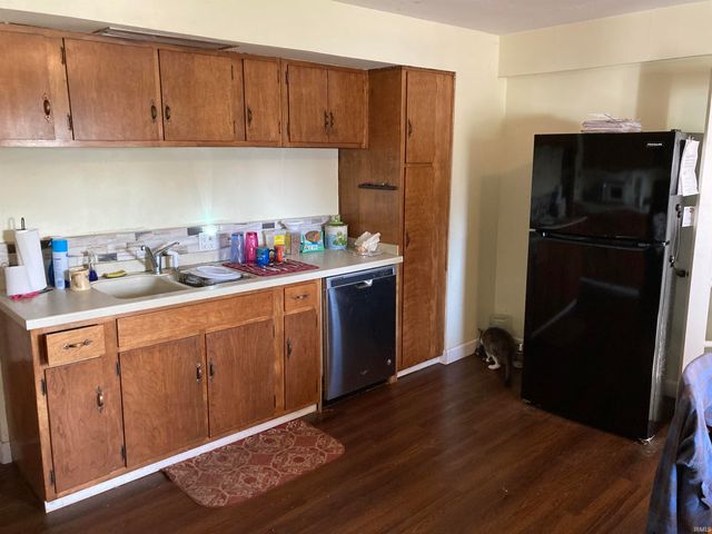 794 S 1225 E, Oakland City, IN 47660