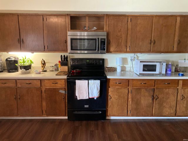 794 S 1225 E, Oakland City, IN 47660