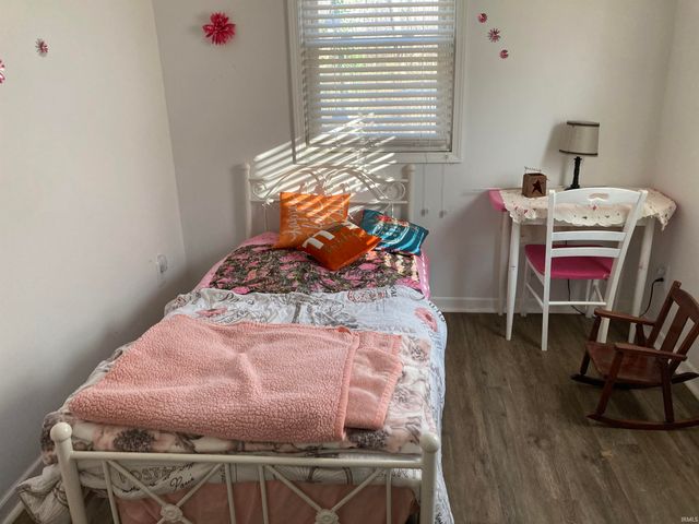 794 S 1225 E, Oakland City, IN 47660