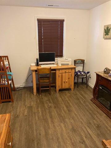 794 S 1225 E, Oakland City, IN 47660