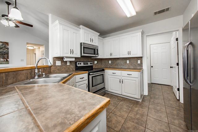 136 Corbin Circle, Cabot, AR 72023