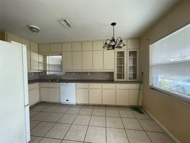 3305 13TH AVENUE W, Bradenton, FL 34205