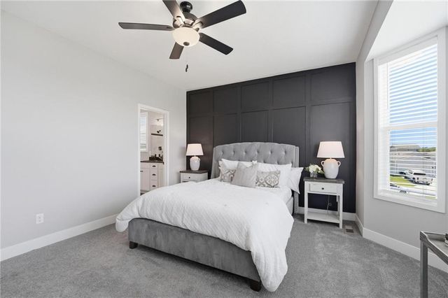 12510 S Parkwood Lane, Lee's Summit, MO 64086