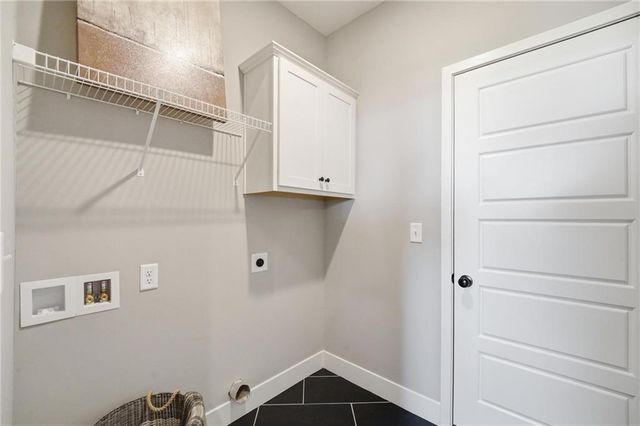 12510 S Parkwood Lane, Lee's Summit, MO 64086