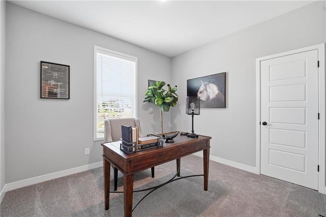 12510 S Parkwood Lane, Lee's Summit, MO 64086