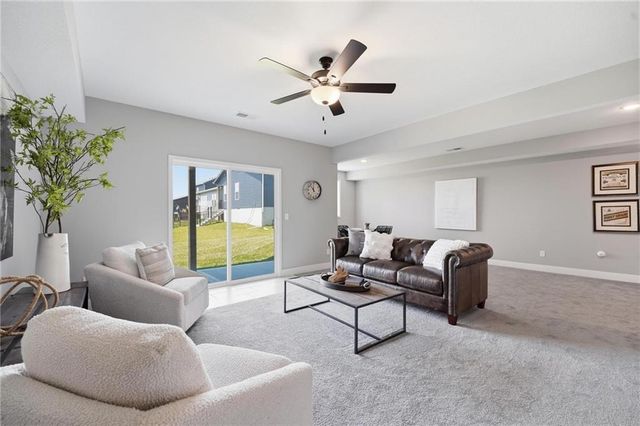 12510 S Parkwood Lane, Lee's Summit, MO 64086
