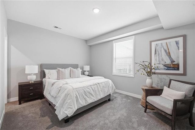 12510 S Parkwood Lane, Lee's Summit, MO 64086