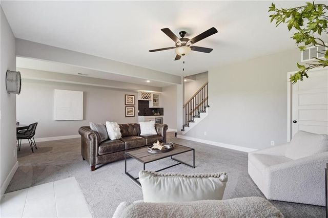 12510 S Parkwood Lane, Lee's Summit, MO 64086