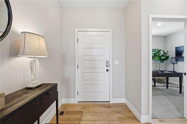 12510 S Parkwood Lane, Lee's Summit, MO 64086