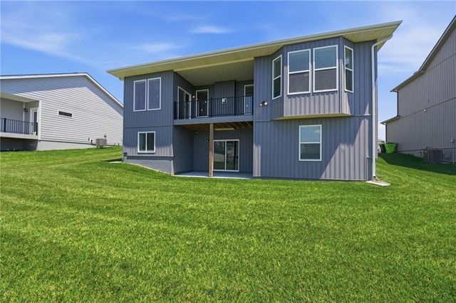 12510 S Parkwood Lane, Lee's Summit, MO 64086