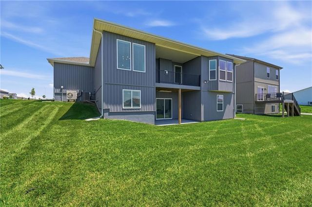 12510 S Parkwood Lane, Lee's Summit, MO 64086