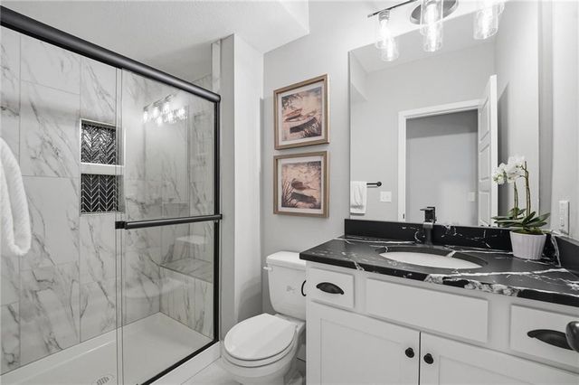 12510 S Parkwood Lane, Lee's Summit, MO 64086