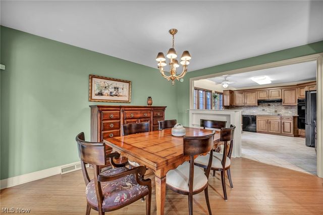 9 Westfield Lane, Rocky River, OH 44116