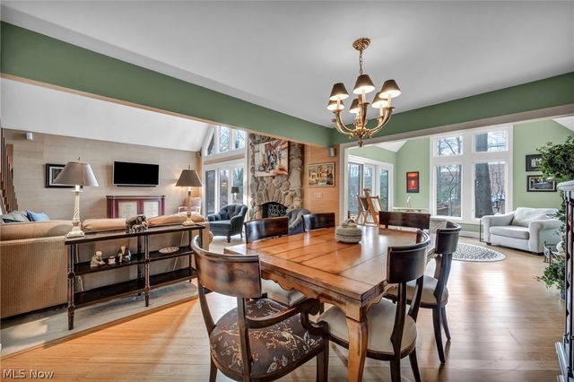 9 Westfield Lane, Rocky River, OH 44116