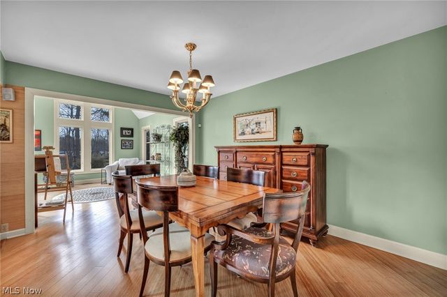 9 Westfield Lane, Rocky River, OH 44116