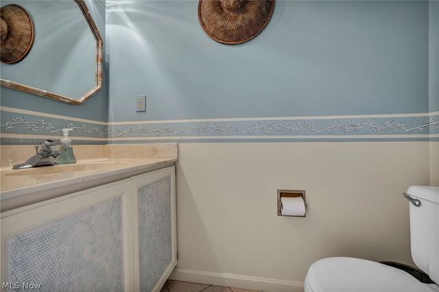 9 Westfield Lane, Rocky River, OH 44116