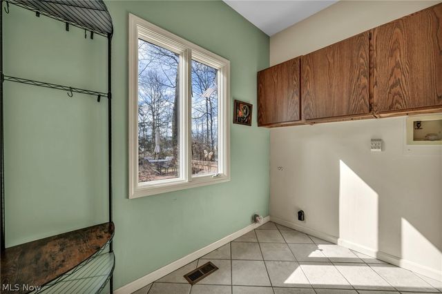 9 Westfield Lane, Rocky River, OH 44116