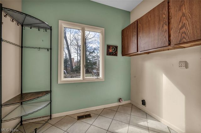 9 Westfield Lane, Rocky River, OH 44116