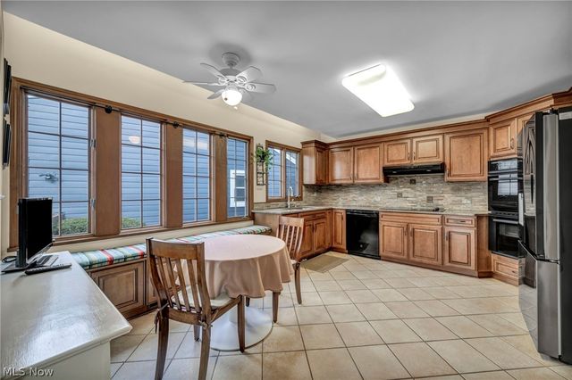 9 Westfield Lane, Rocky River, OH 44116