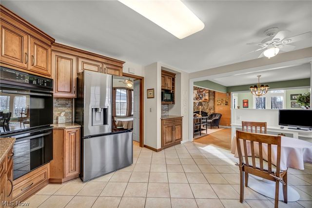 9 Westfield Lane, Rocky River, OH 44116