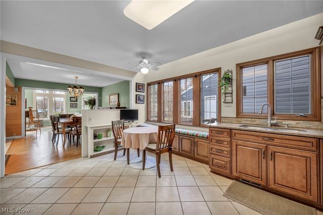 9 Westfield Lane, Rocky River, OH 44116