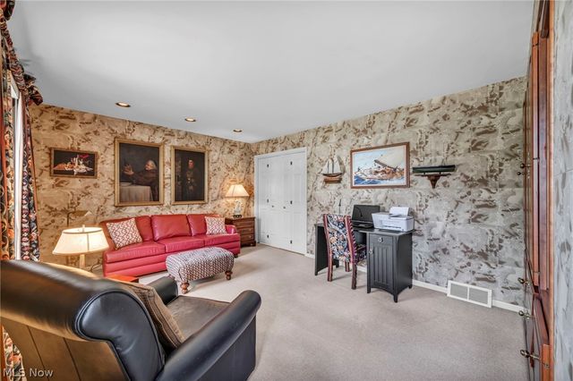 9 Westfield Lane, Rocky River, OH 44116