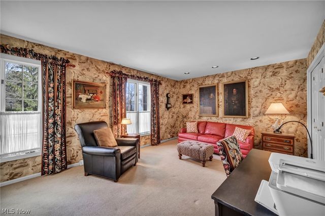 9 Westfield Lane, Rocky River, OH 44116