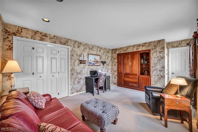 9 Westfield Lane, Rocky River, OH 44116